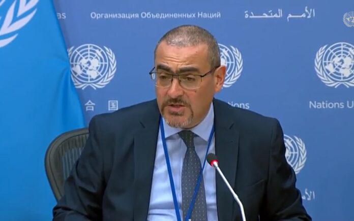 Koordinator Penduduk dan Kemanusiaan PBB untuk Afghanistan, Ramiz Alakbarov saat melakukan konferensi pers di markas besar PBB pada Kamis (29/12). Foto: PBB.