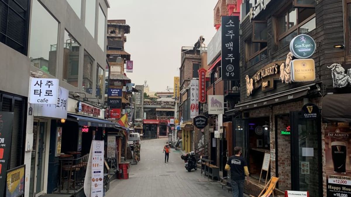 Masih Berkabung Atas Tragedi Halloween, Distrik Itaewon Sepi Menjelang Natal Masih Berkabung Atas Tragedi Halloween, Distrik Itaewon Sepi Menjelang Natal