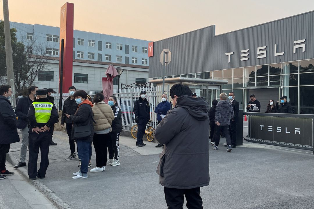 Pemilik Tesla di China Memprotes Pemotongan Harga yang Mengejutkan