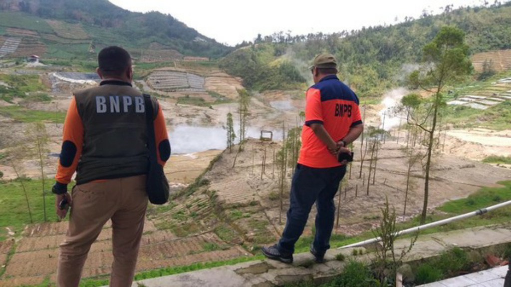 Berstatus Waspada! Warga Diminta Jauhi Kawah Sileri Gunung Api Dieng