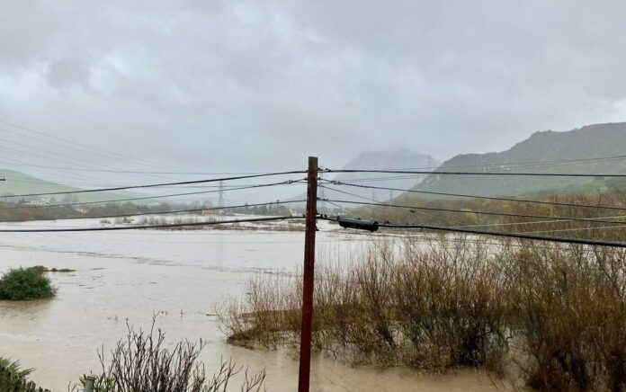 Hujan Lebih Deras dan Angin Kencang yang Menghajar California Tingkatkan Risiko Bencana