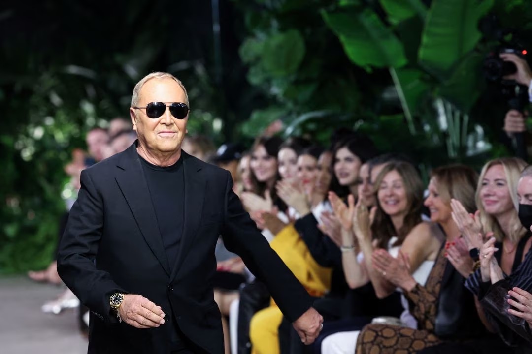 Desainer Michael Kors Peringati Kekuatan Wanita dengan Peragaan Koleksi Barunya
