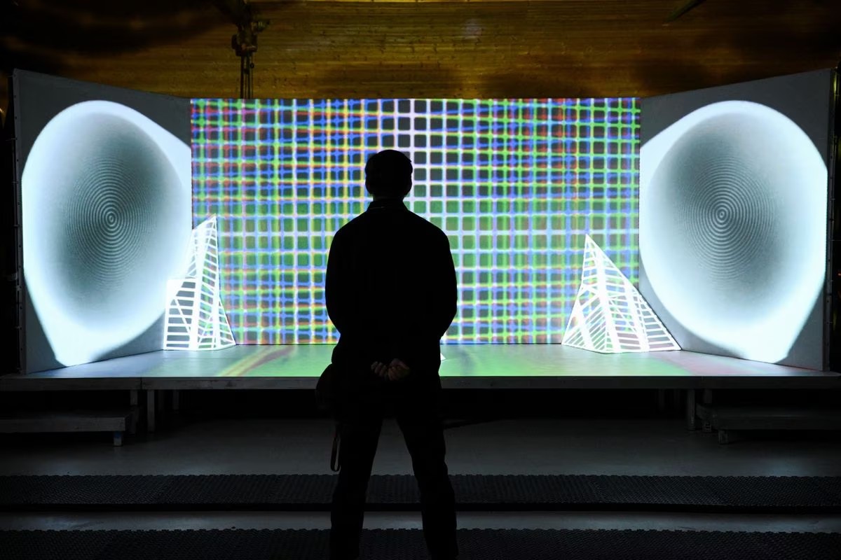 Pertunjukan 'Senjata Seni' Ukraina Tarik Banyak Pengunjung di Berlin Pertunjukan 'Senjata Seni' Ukraina Tarik Banyak Pengunjung di Berlin