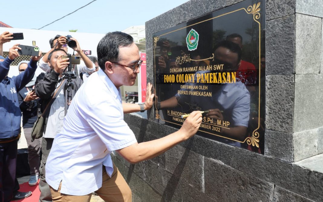 Bupati Pamekasan Resmikan Sentra PKL terbesar di Madura, Food Colony Namanya