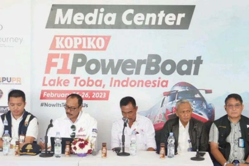 Kemenhub Siap Uji Coba Penerbangan Pesawat Air di Danau Toba