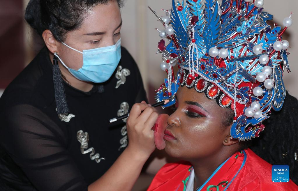 Berhasil Selesaikan Kursus Bahasa Mandarin, 13 Petugas Imigrasi Kenya Dapatkan Penghargaan