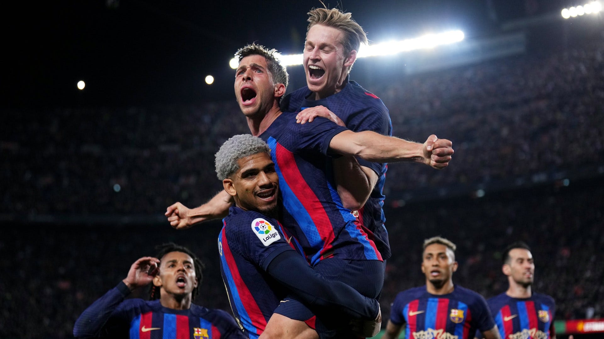 Barcelona merayakan kemenangannya atas Real Madrid (Foto: Goal.com)