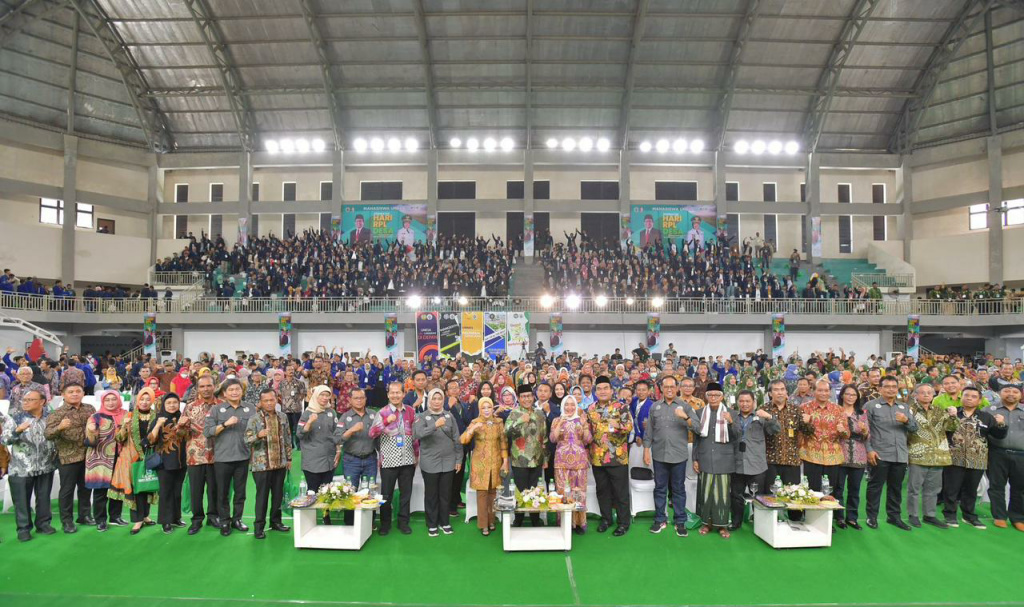 Kisah Haru Mahasiswa RPL Desa: Zoom Sambil Jemur Padi