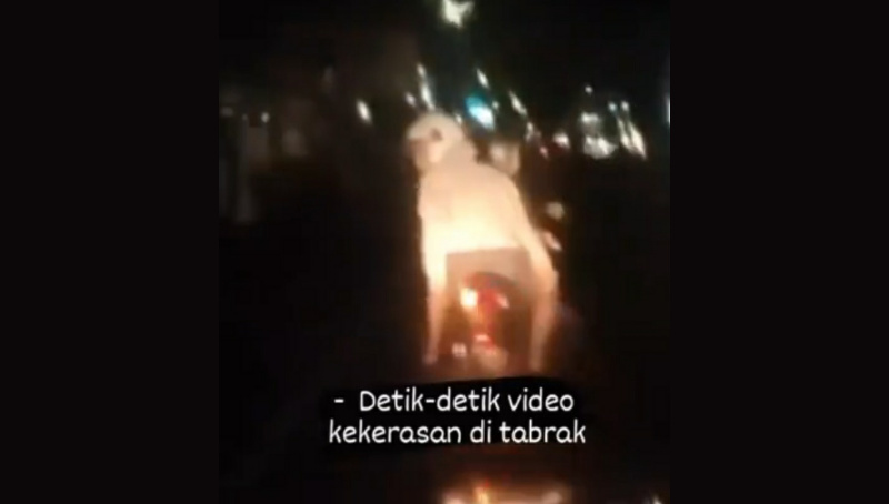 Viral! Pengemudi Mobil Tambrak Pemotor Bercelurit