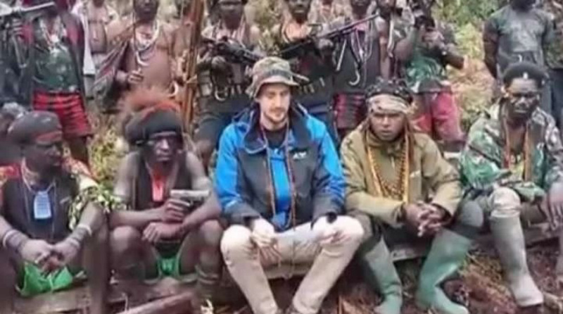 Polisi Akan Penuhi Permintaan Uang KKB Papua Terkait Pilot Susi Air Polisi Akan Penuhi Permintaan Uang KKB Papua Terkait Pilot Susi Air