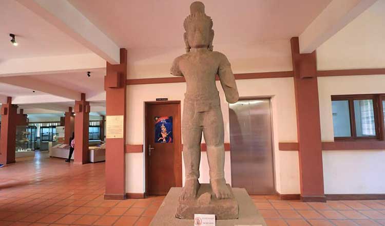Museum Kamboja Pamerkan Patung Penjaga Pintu Berusia Ratusan Tahun
