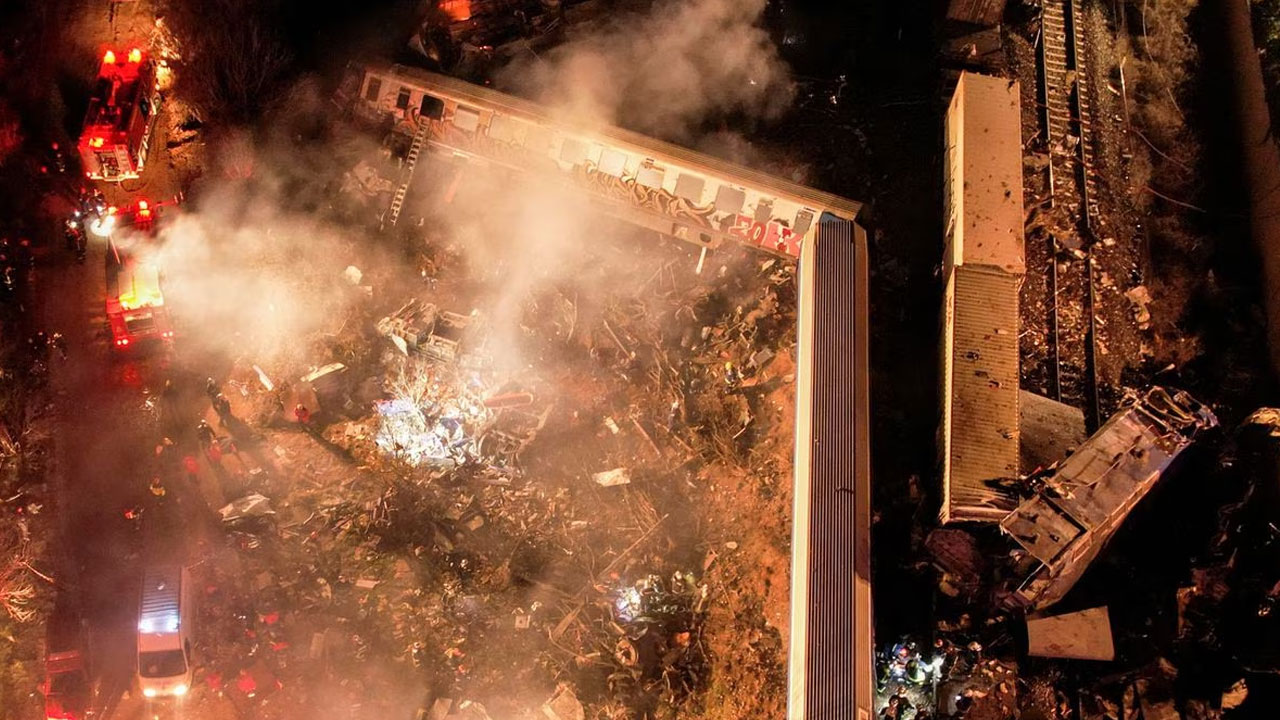 26 Orang Tewas dan 86 Luka-luka Dalam Insiden Tabrakan Kereta di Yunani