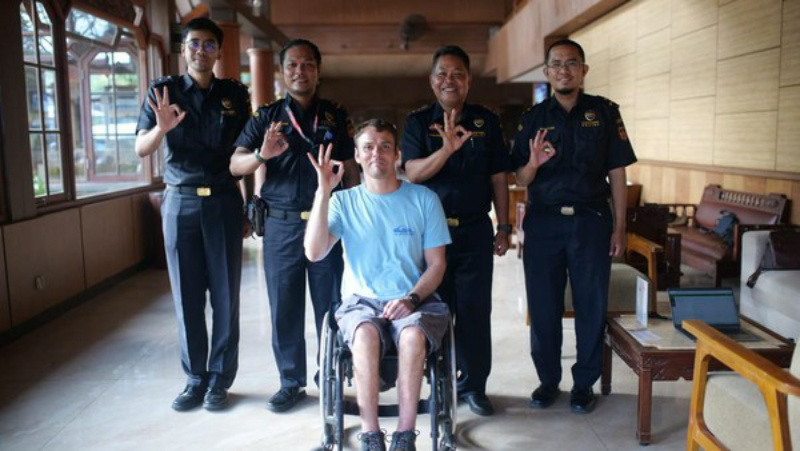 Sempat Viral, Alkes Kencing WNA Difabel Finlandia Diberikan