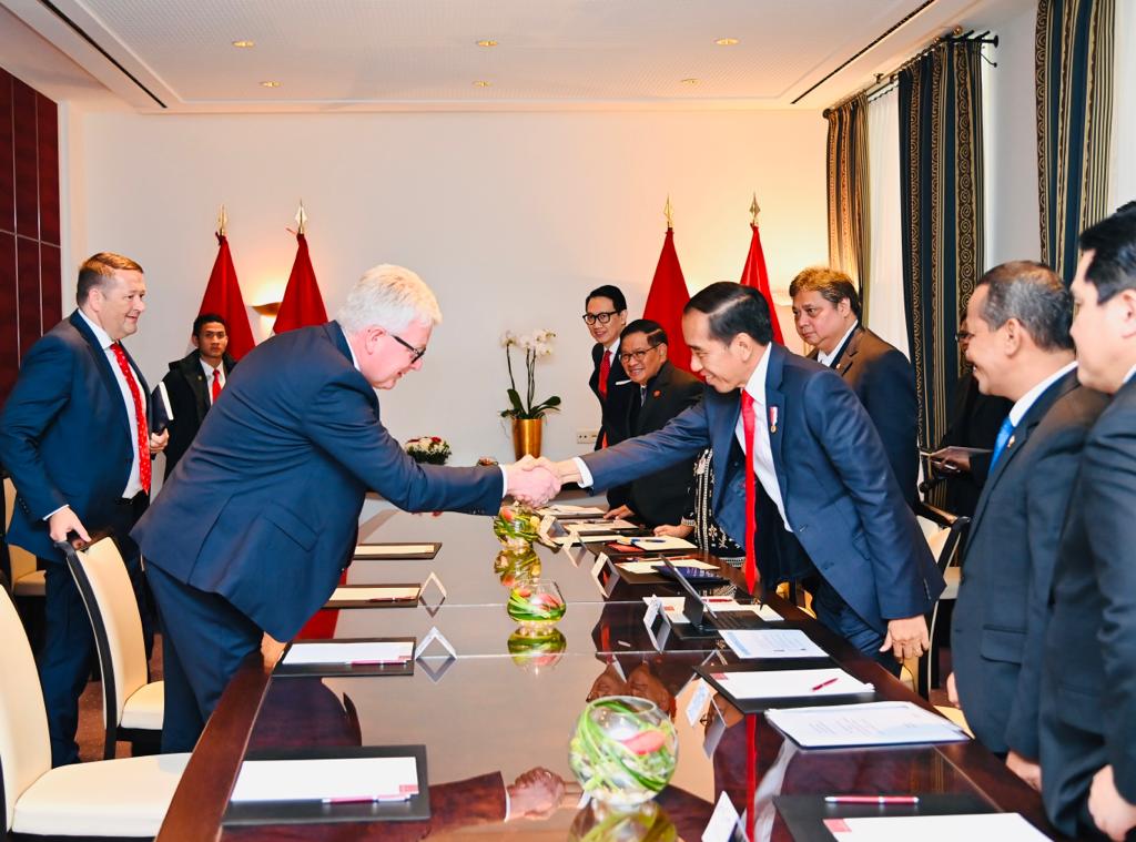 Ambisi Indonesia Jadi Pemain Besar Kendaraan Listrik: Untung Bagi Pelaku Industri, Buntung Bagi Rakyat