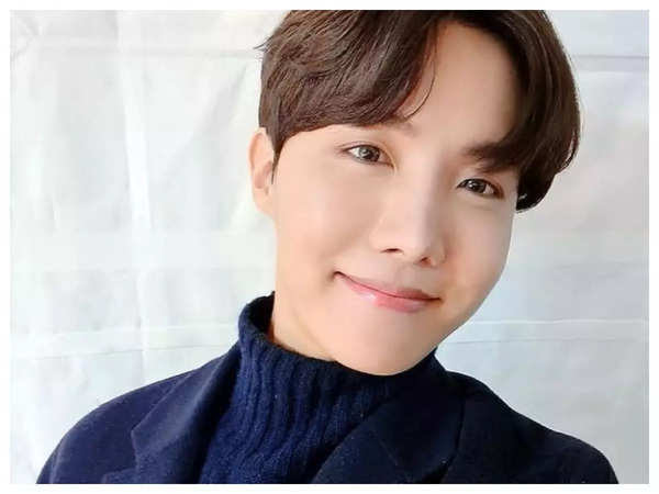 Bintang K-pop Anggota BTS J-hope Memulai Wajib Militer
