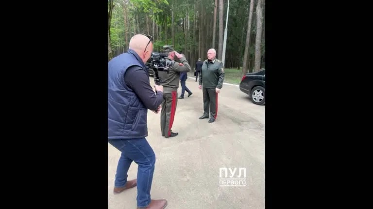 Foto itu diposting di saluran Telegram Pul Pervovo, sebuah outlet berita yang melaporkan aktivitas Lukashenko. Foto: Saluran Telegram Pul Pervogo.