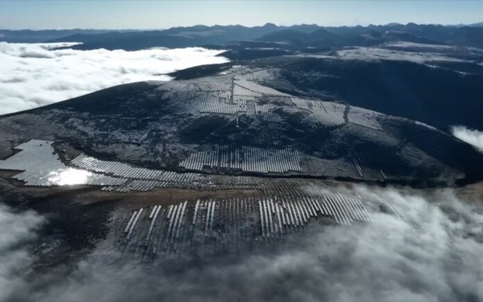 Pembangkit Listrik Komplementer Mega Hidro-PV di China Mulai Beroperasi