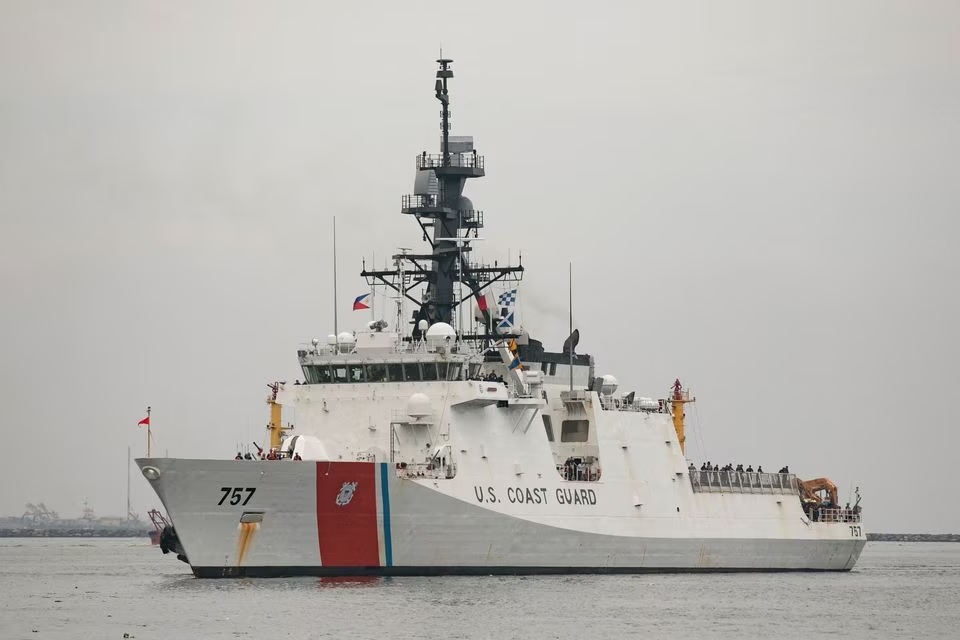 USCG National Security Cutter Midgett tiba di pelabuhan Manila untuk Filipina-AS. latihan penjaga pantai bersama, di Manila, Filipina, 30 Agustus 2022. Foto: Reuters/Eloisa Lopez.