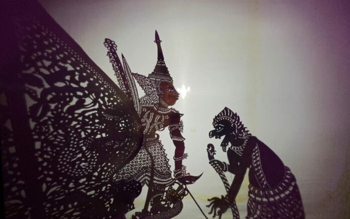 Canggih, Pameran Wayang Siluet China Manfaatkan Teknologi Digital