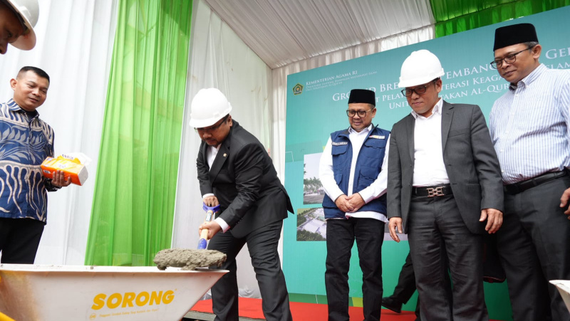 Bagun PLKI Unit Percetakan Al-Qur'an, Menag Berharap Jadi Pusat Belajar Islam Dunia Bagun PLKI Unit Percetakan Al-Qur'an, Menag Berharap Jadi Pusat Belajar Islam Dunia