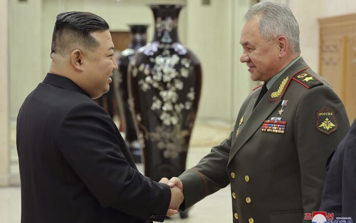 Sergei Shoigu dan Kim Jong-un Adakan Pertemuan di Pyongyang