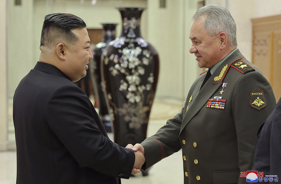 Sergei Shoigu dan Kim Jong-un Adakan Pertemuan di Pyongyang Sergei Shoigu dan Kim Jong-un Adakan Pertemuan di Pyongyang