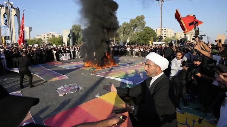 Ratusan Warga Irak Gelar Protes di Baghdad Tolak Aksi Pembakaran al-Qur'an Ratusan Warga Irak Gelar Protes di Baghdad Tolak Aksi Pembakaran al-Qur'an