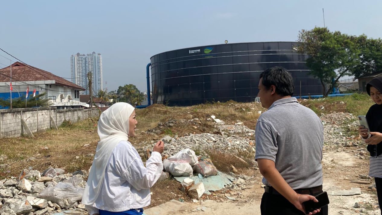 Polemik Water Tank Depok: Anggota DPR RI Intan Fauzi Sidak Lokasi Bersama Warga Polemik Water Tank Depok: Anggota DPR RI Intan Fauzi Sidak Lokasi Bersama Warga