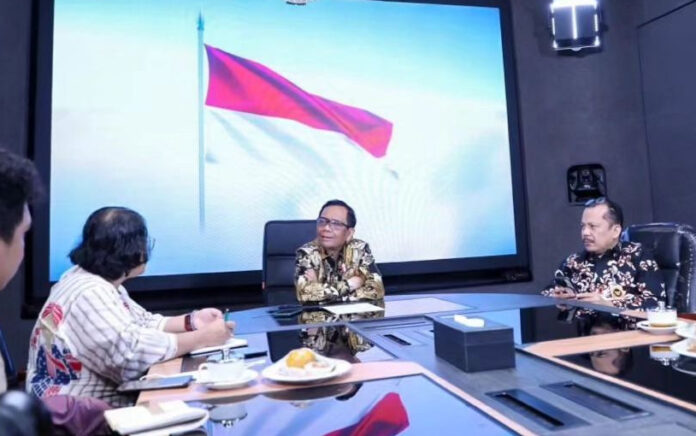 Di Tangan Menko Polhukam Mahfud MD, Kepuasan Rakyat Terhadap Polkam Tembus 79,3 Persen