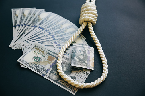 Generasi Muda Terjerat Pinjol Ilegal Akibat Fenomena FOMO dan YOLO Generasi Muda Terjerat Pinjol Ilegal Akibat Fenomena FOMO dan YOLO