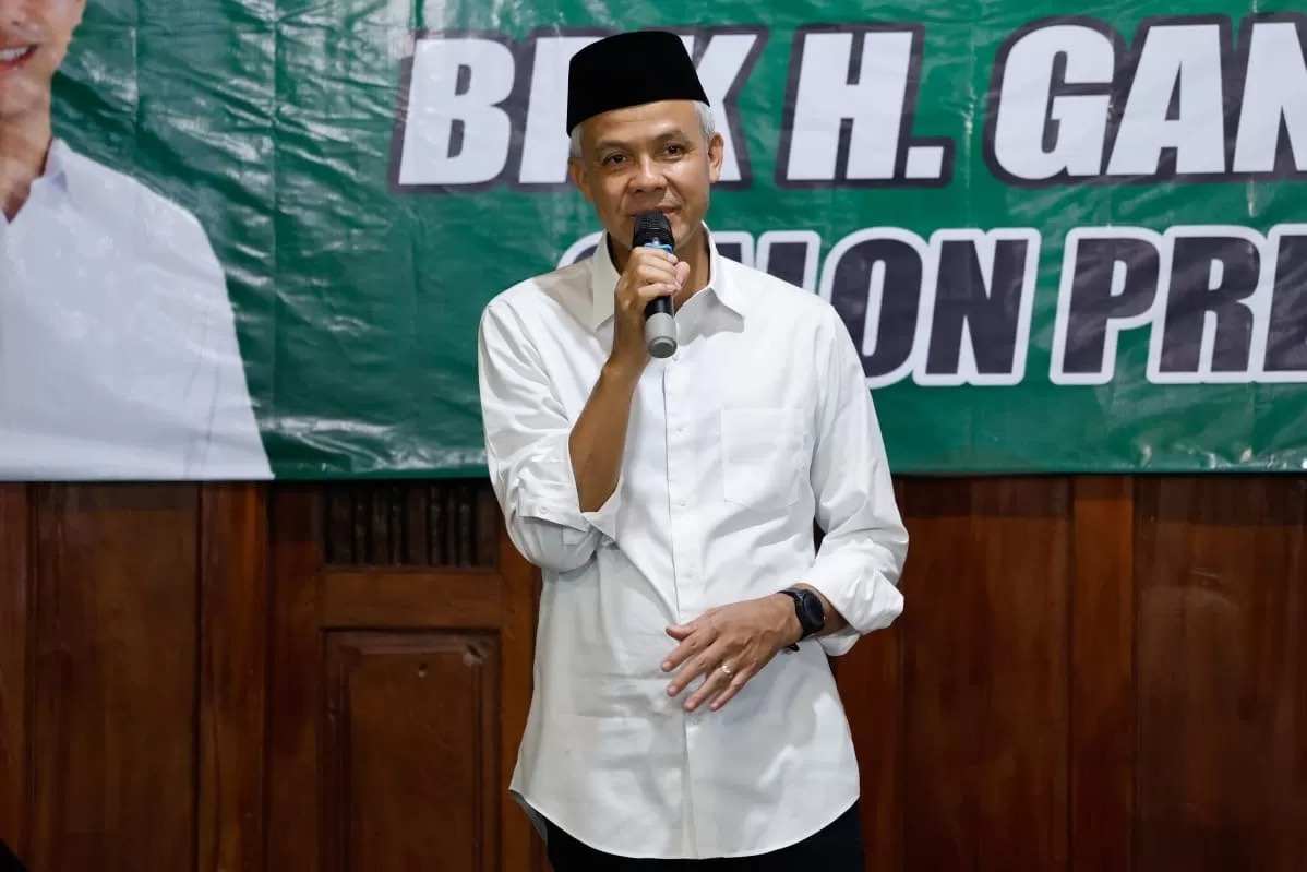 Ganjar Pranowo saat bersilaturahmi dengan PCNU Kabupaten Karanganyar di Desa Ngadiluwih, Kecamatan Matesih, Kabupaten Karanganyar pada Minggu (24/12/2023). (Foto: Akurat)