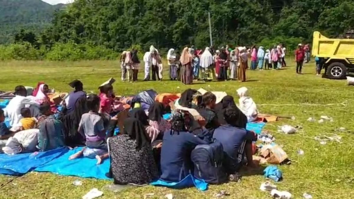 Warga Sabang Bongkar Tenda Penampungan Pengungsi Rohingya Sabang Rohingya