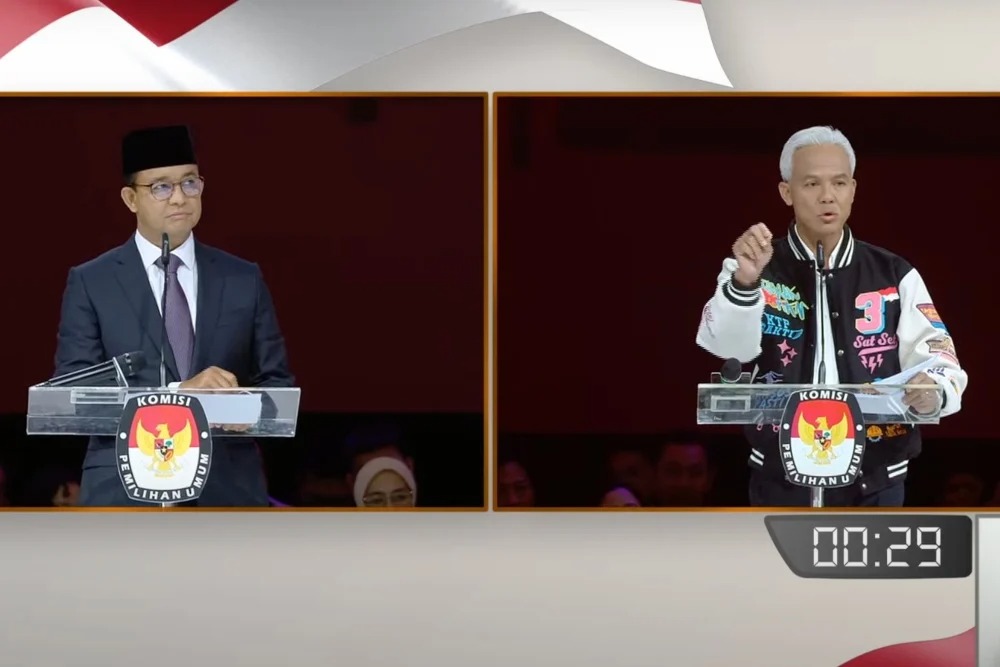 Ganjar dan Anies Seirama Kritik Bansos di Debat Capres Ganjar dan Anies Seirama Kritik Bansos di Debat Capres
