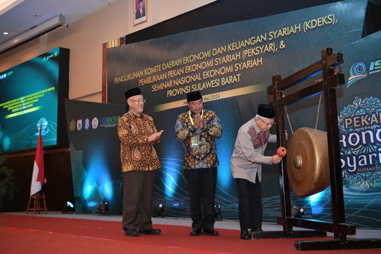 Langkah Strategis Menguatkan Ekonomi Syariah di Sulbar Wapres saat menyaksikan pengukuhan KDEKS Provinsi Sulawesi Barat (Sulbar) (Foto: Setwapres)