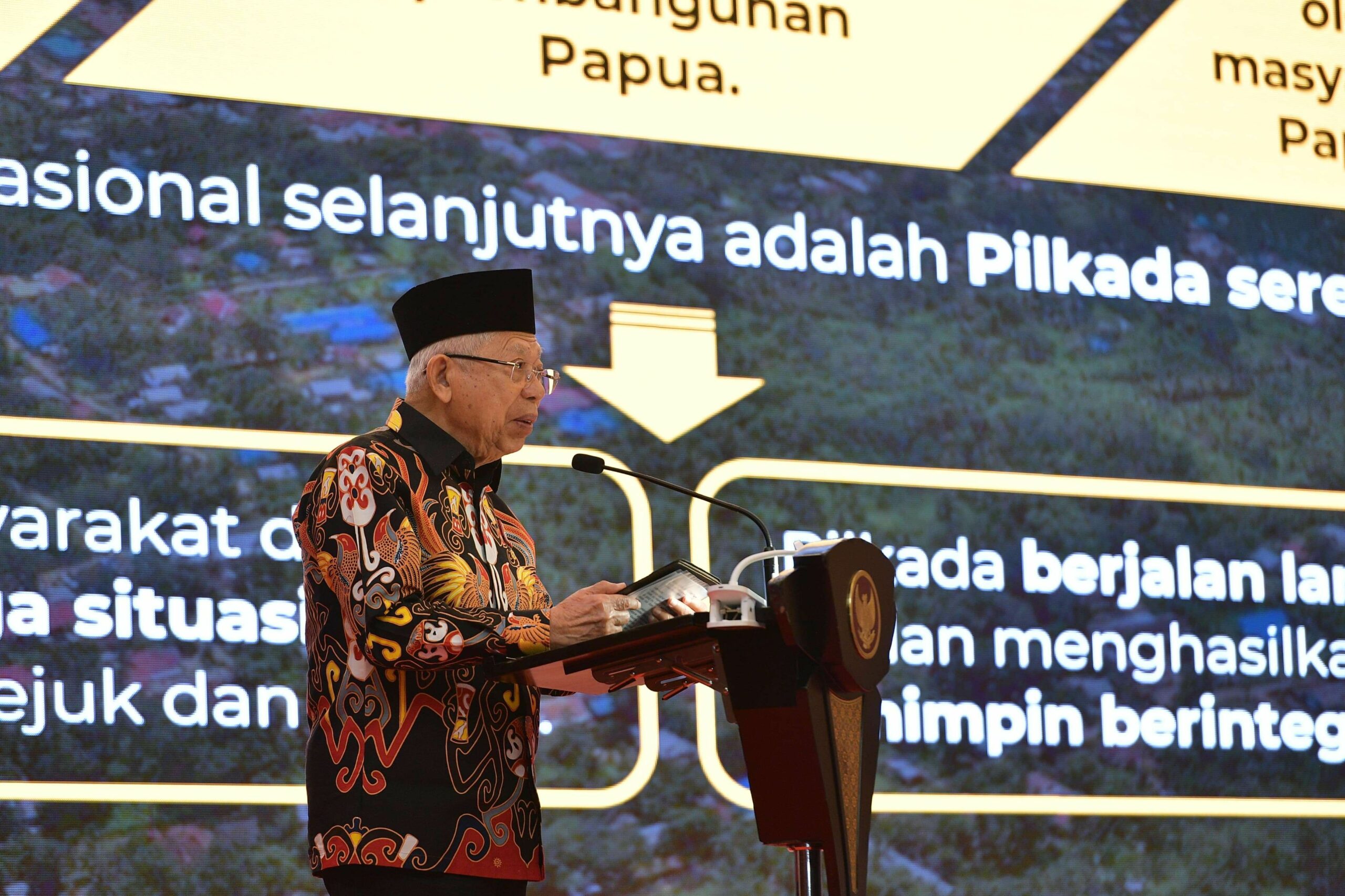 Wapres Ma'ruf Amin Kritik Pemda Papua: Dana Besar, Hasil Minim Wakil Presiden Ma’ruf Amin saat meresmikan Pencanangan Pembangunan Sentra Sarana dan Prasarana Pemerintah Provinsi Papua Selatan, di Swiss-Belhotel, Kabupaten Merauke, Papua Selatan, Selasa (04/06/2024). (Foto:Setwapres RI/Ist)