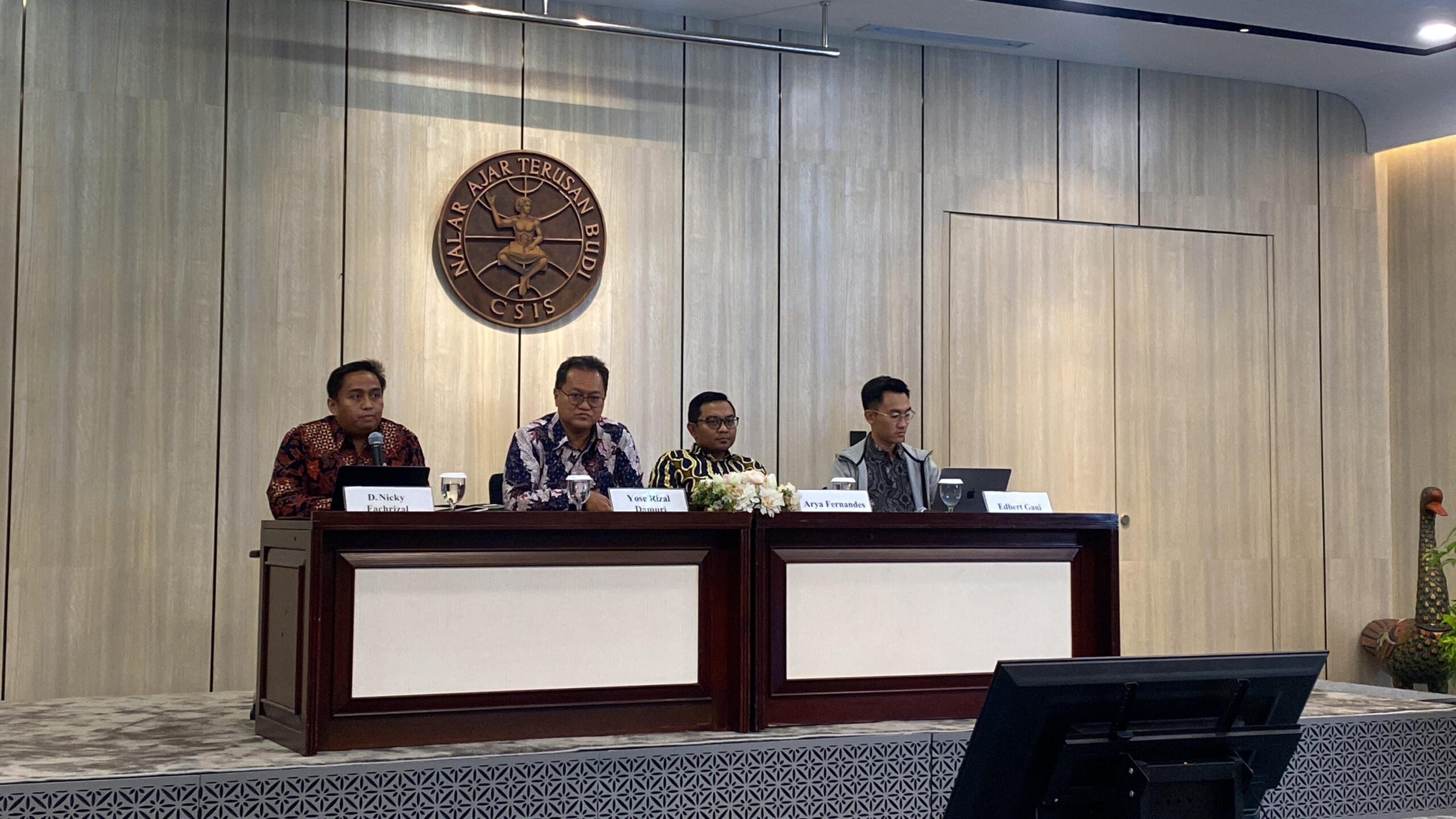 CSIS Peringatkan Risiko Krisis Konstitusional Menjelang Akhir Masa Pemerintahan Jokowi CSIS Peringatkan Risiko Krisis Konstitusional Menjelang Akhir Masa Pemerintahan Jokowi