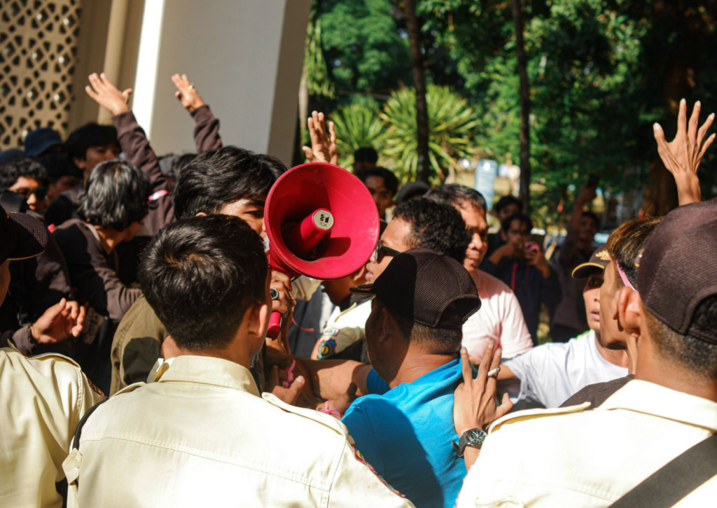 Krisis Kebebasan Akademik di UINAM, Aksi Protes Mahasiswa Berakhir dengan Represi dan Kekerasan UINAM