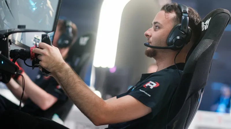 Luke Bennett Raih Juara Dunia di Esports World Cup, Bawa Pulang £100.000 Luke Bennett Raih Juara Dunia di Esports World Cup, Bawa Pulang £100.000