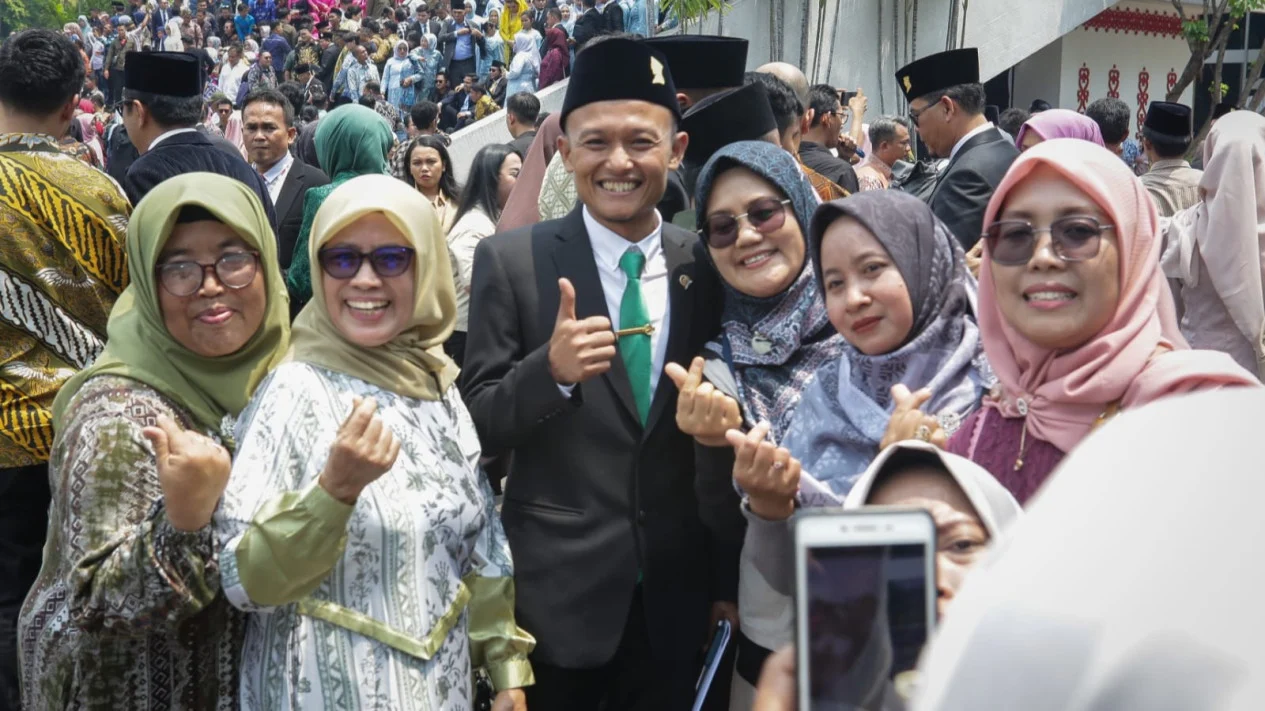 Kaisar Desak Pelaku Industri Adopsi Kebijakan yang Pro Pekerja Perempuan Kaisar Abu Hanifah Resmi Dilantik Jadi Anggota DPR RI 2024-2029, Siap Perjuangkan Aspirasi Masyarakat Yogyakarta