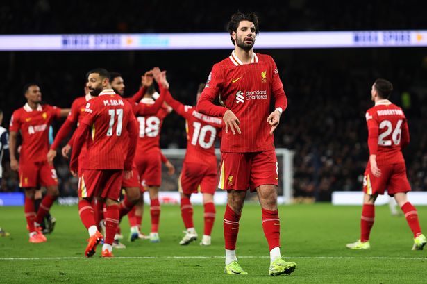 Tottenham vs Liverpool: Kemenangan 6-3, The Reds Natalan di Puncak Klasemen Tottenham vs Liverpool: Kemenangan 6-3, The Reds Natalan di Puncak Klasemen