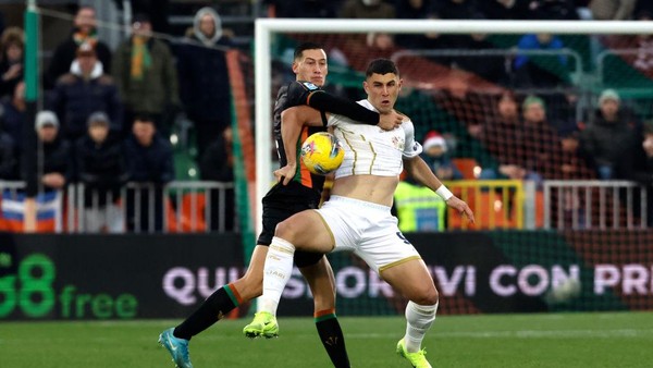 Jay Idzes Tampil Solid, Kapten Timnas Indonesia Bawa Venezia Menang atas Cagliari Jay Idzes Tampil Solid, Kapten Timnas Indonesia Bawa Venezia Menang atas Cagliari