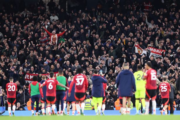 Derby Manchester Diwarnai Duka, Seorang Fans Manchester City Meninggal Dunia Derby Manchester Diwarnai Duka, Seorang Fans Manchester City Meninggal Dunia
