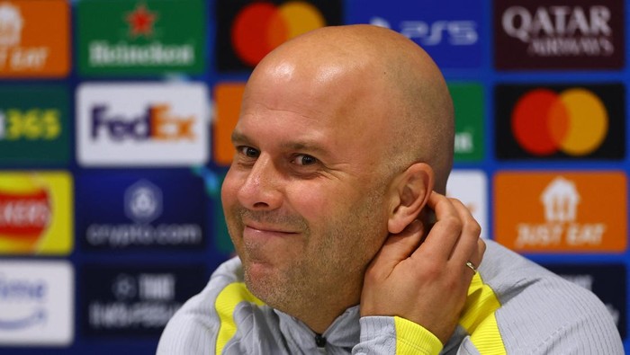 Arne Slot Santai Meski Liverpool Puncaki Klasemen Liga Champions Arne Slot Santai Meski Liverpool Puncaki Klasemen Liga Champions