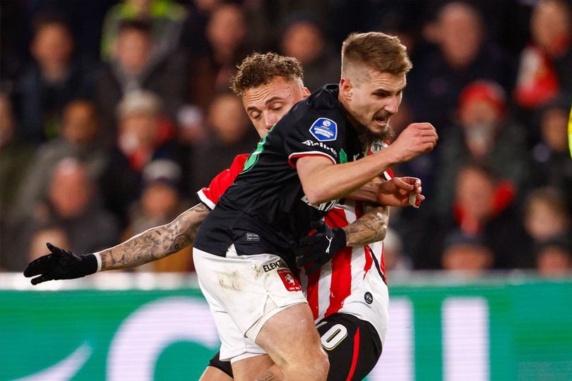 Mees Hilgers Rasakan Klubnya Dibantai PSV Eindhoven 6-1 Mees Hilgers Rasakan Klubnya Dibantai PSV Eindhoven 6-1