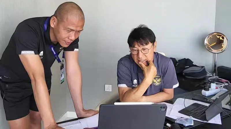 Nova Arianto Mengaku Beruntung Bisa Banyak Belajar dari Shin Tae-yong Nova Arianto Mengaku Beruntung Bisa Banyak Belajar dari Shin Tae-yong