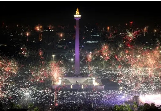 Pemprov DKI bersama Kepala Dinas Pariwisata Jakarta Andhika Permata, mengajak warga untuk merayakan malam tahun baru dalam gelaran spektakuler bertajuk “Semarak Jakarta Mendunia.” Pemprov DKI bersama Kepala Dinas Pariwisata Jakarta Andhika Permata, mengajak warga untuk merayakan malam tahun baru dalam gelaran spektakuler bertajuk “Semarak Jakarta Mendunia.”