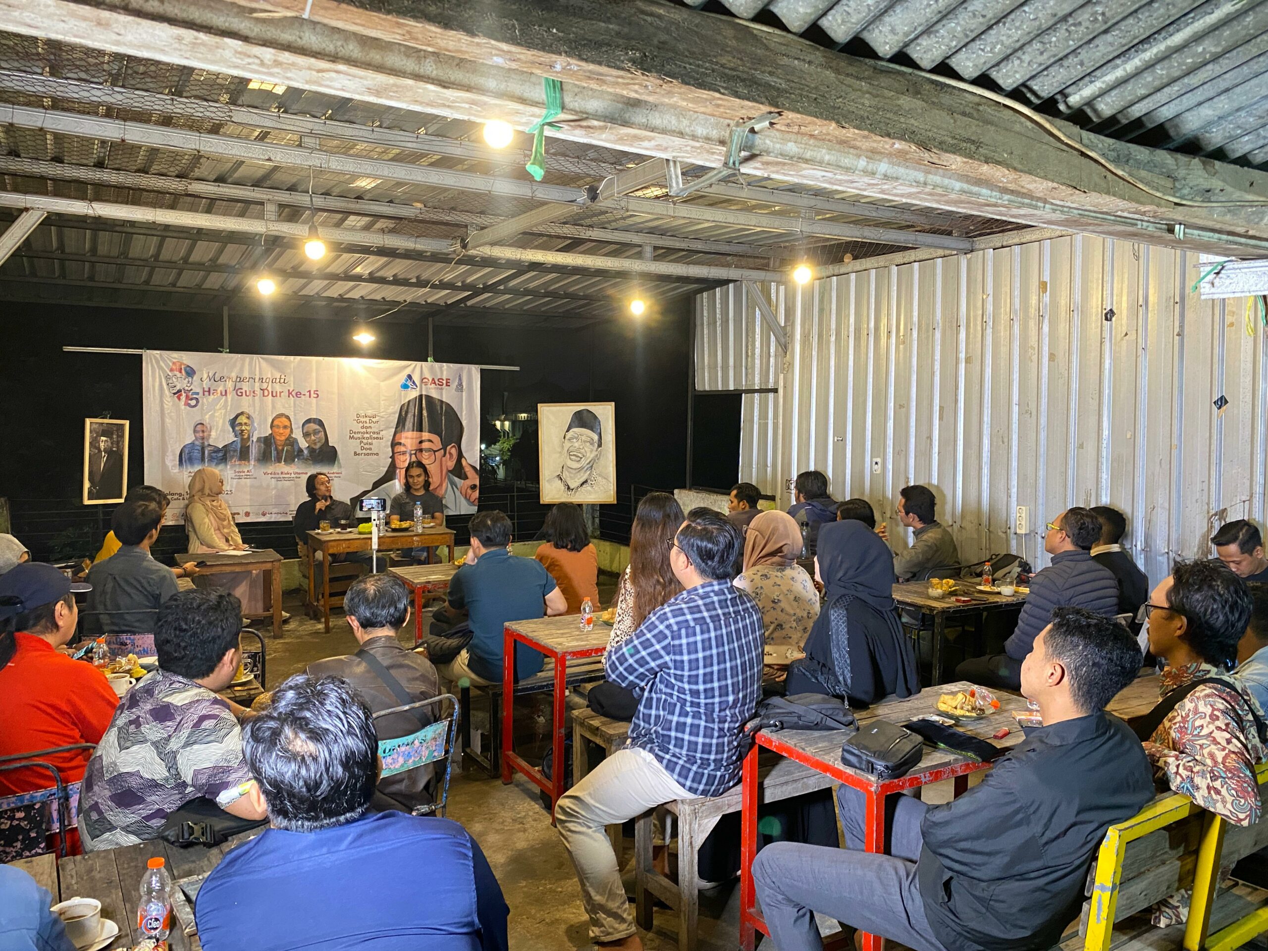 Lima Belas Tahun Gus Dur Berpulang, Demokrasi Tak Kunjung Datang? : Catatan Haul Gus Dur ke-15 di Oase Café & Literacy Malang Lima Belas Tahun Gus Dur Berpulang, Demokrasi Tak Kunjung Datang? : Catatan Haul Gus Dur ke-15 di Oase Café & Literacy Malang