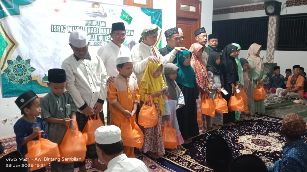 Peringati Isra’ Mi’raj dan Harlah NU: PRNU Batudinding Lakukan Bakti Sosial hingga Santuni Anak Yatim Peringati Isra’ Mi’raj dan Harlah NU: PRNU Batudinding Lakukan Bakti Sosial hingga Santuni Anak Yatim