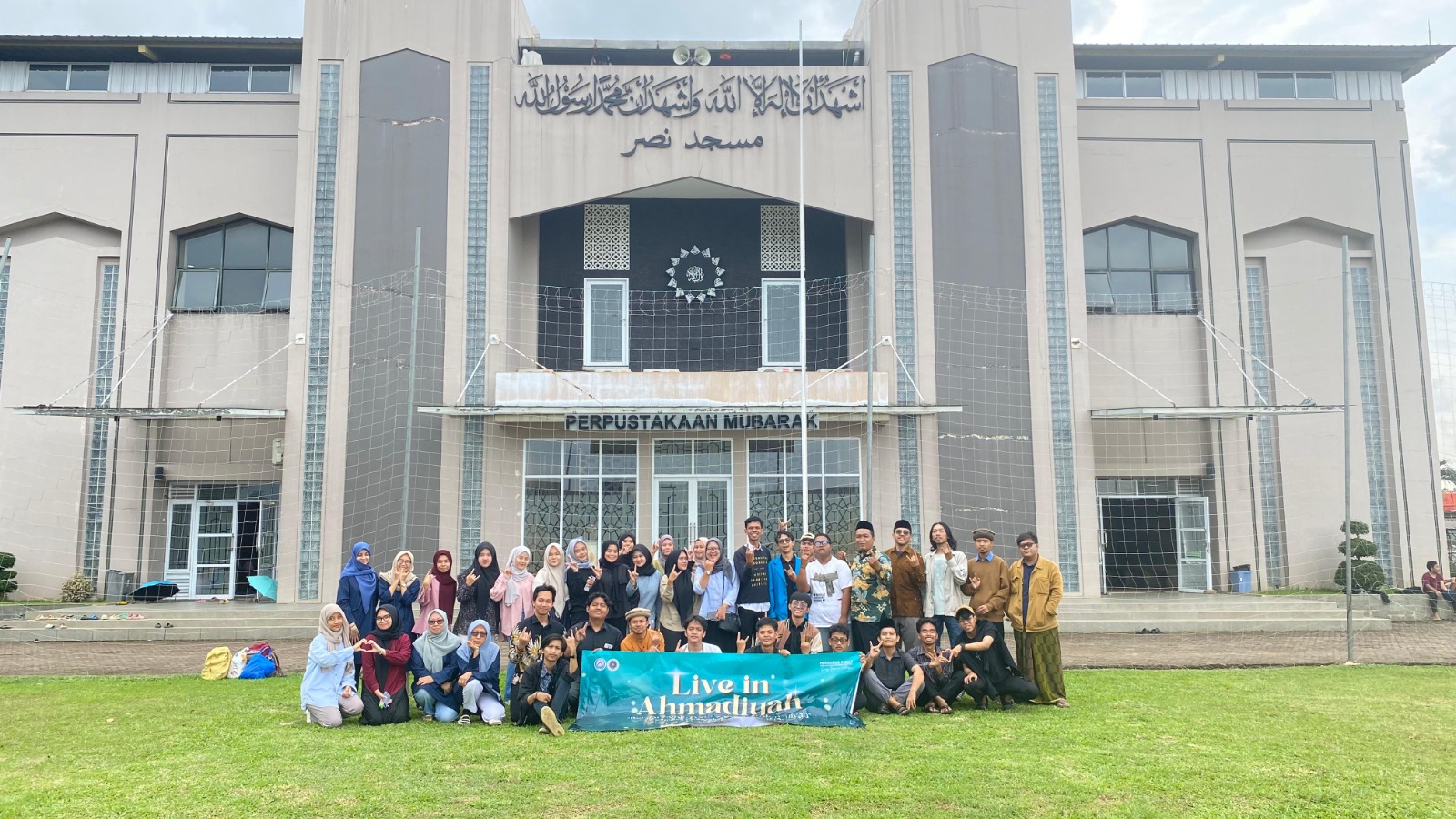 Formadina Gelar "Live in Ahmadiyah" di Markas Jemaat Ahmadiyah Indonesia, Bogor Formadina Gelar "Live in Ahmadiyah" di Markas Jemaat Ahmadiyah Indonesia, Bogor