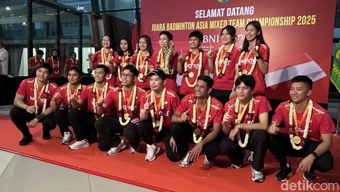 Tim Bulutangkis Indonesia Pulang dengan Trofi, Disambut Meriah di Tanah Air Tim Bulutangkis Indonesia Pulang dengan Trofi, Disambut Meriah di Tanah Air